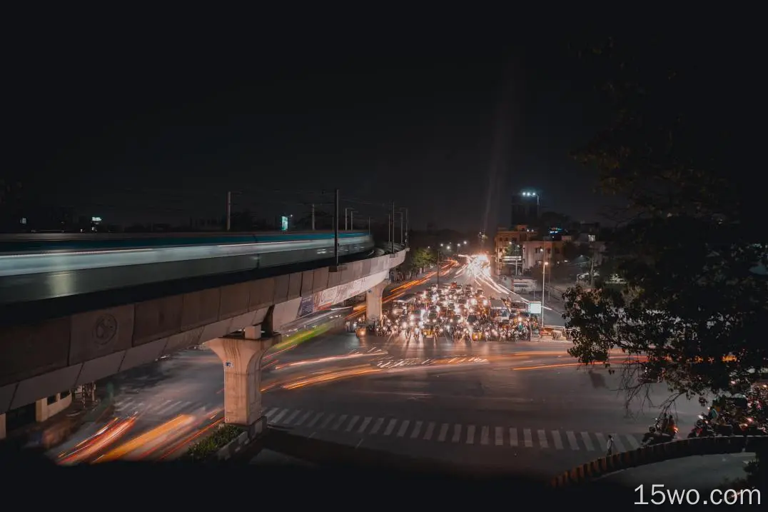 印度，人，人群，人，桥梁，火车，交通，夜晚，街道