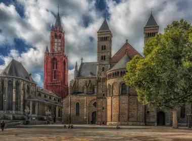 荷兰、马斯特里赫特、教堂、云、历史建筑、建筑 2560x1440