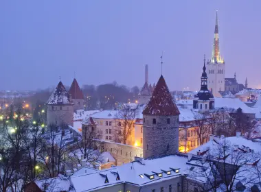人造 Tallinn 城市 爱沙尼亚 Dusk 冬季 建筑 光 Snow 高清壁纸 4530x3000