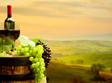 绿色和红色的葡萄，红酒，瓶，杯，桶 3840x2160