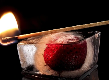 冰，草莓，火柴，火焰 2560x1600