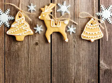 节日 圣诞节 Gingerbread 饼干 木质 高清壁纸 2560x1706