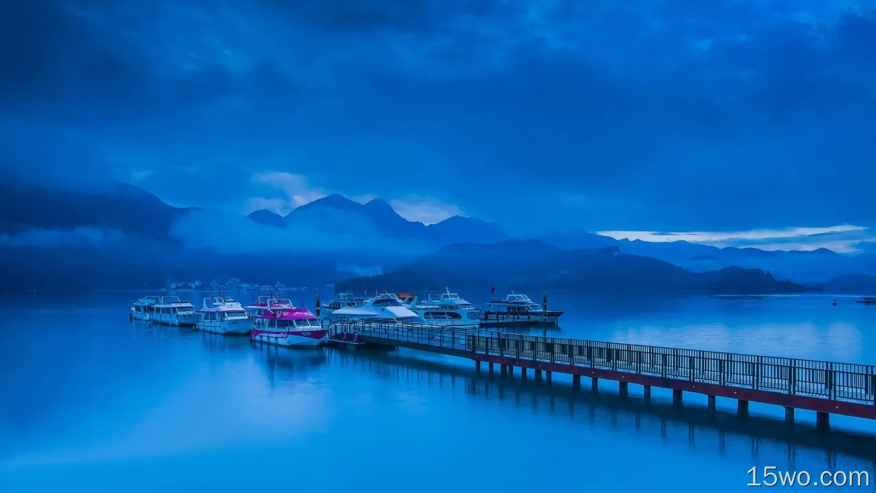 夜晚，蓝色风格，山，湖，码头，船，云