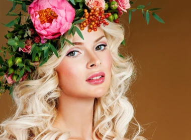 女性 面容 Blue Eyes 模特 女孩 Woman Blonde 花 Wreath 高清壁纸 3840x2160